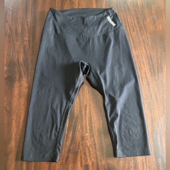 Gymshark Black Cropped Leggings - Small - Picture 1 of 5